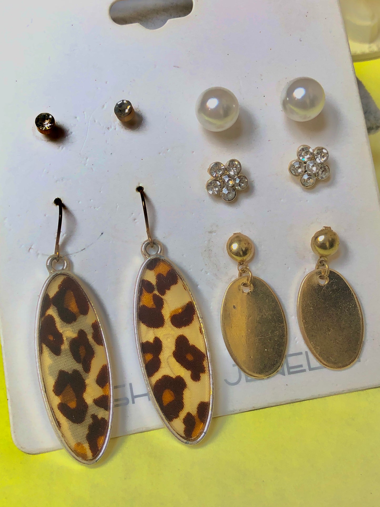 Stud + Earring Card Cheetah (5 Pairs)