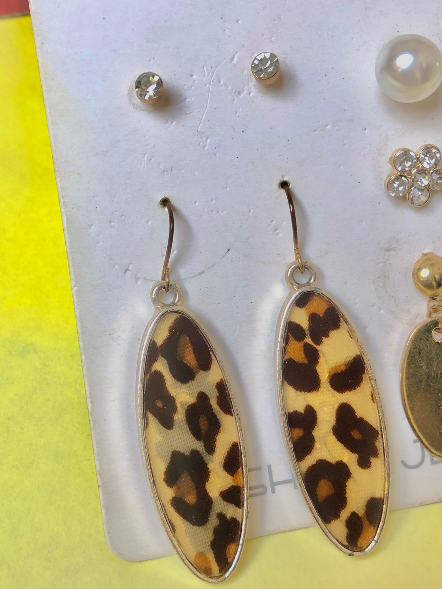 Stud + Earring Card Cheetah (5 Pairs)